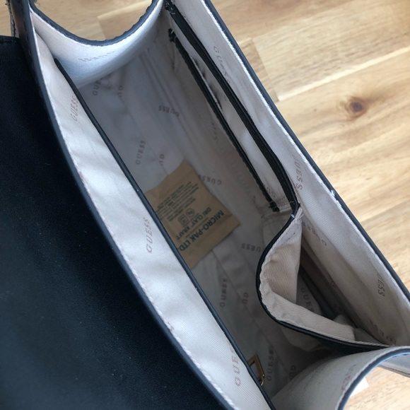 Guess bag ‼️SOLD‼️ - Picture 5 of 7